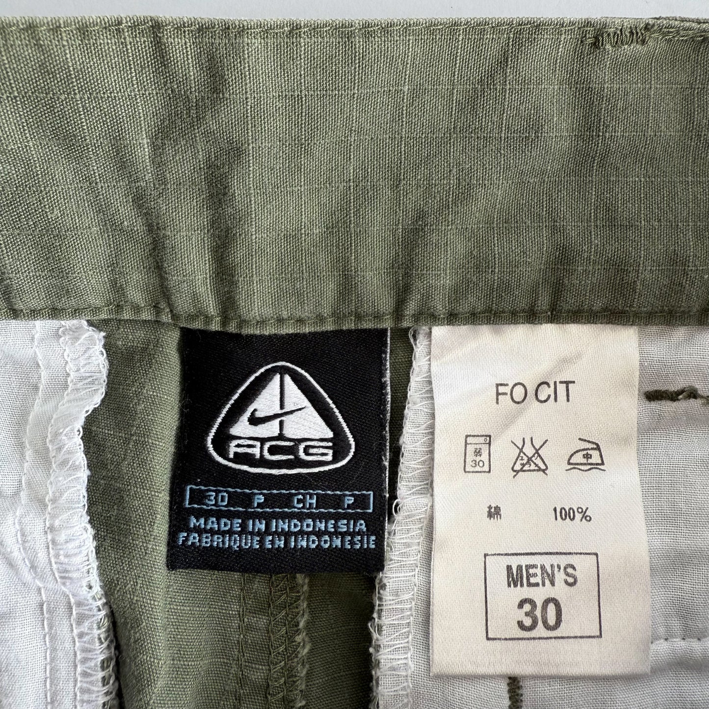 Nike ACG Cargo Shorts - 30”