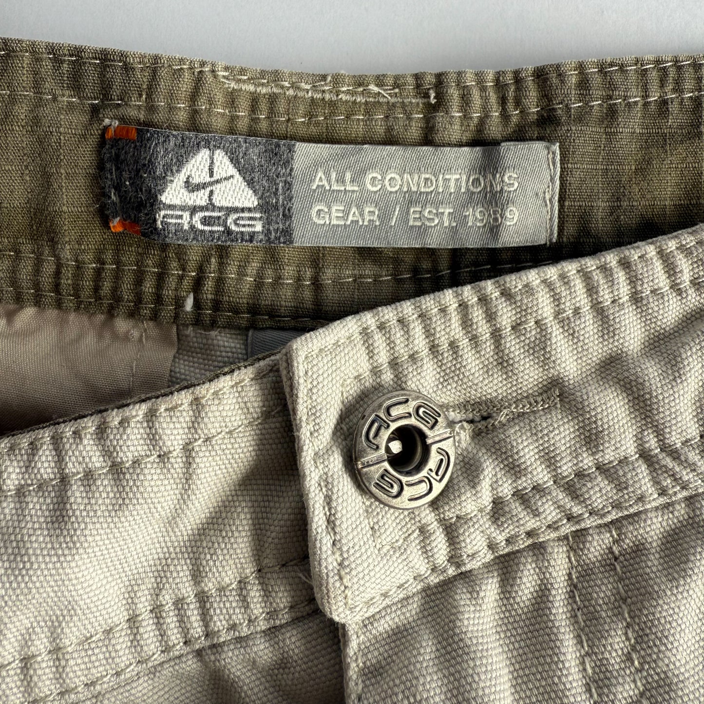 Nike Acg Cargo Shorts - 32”