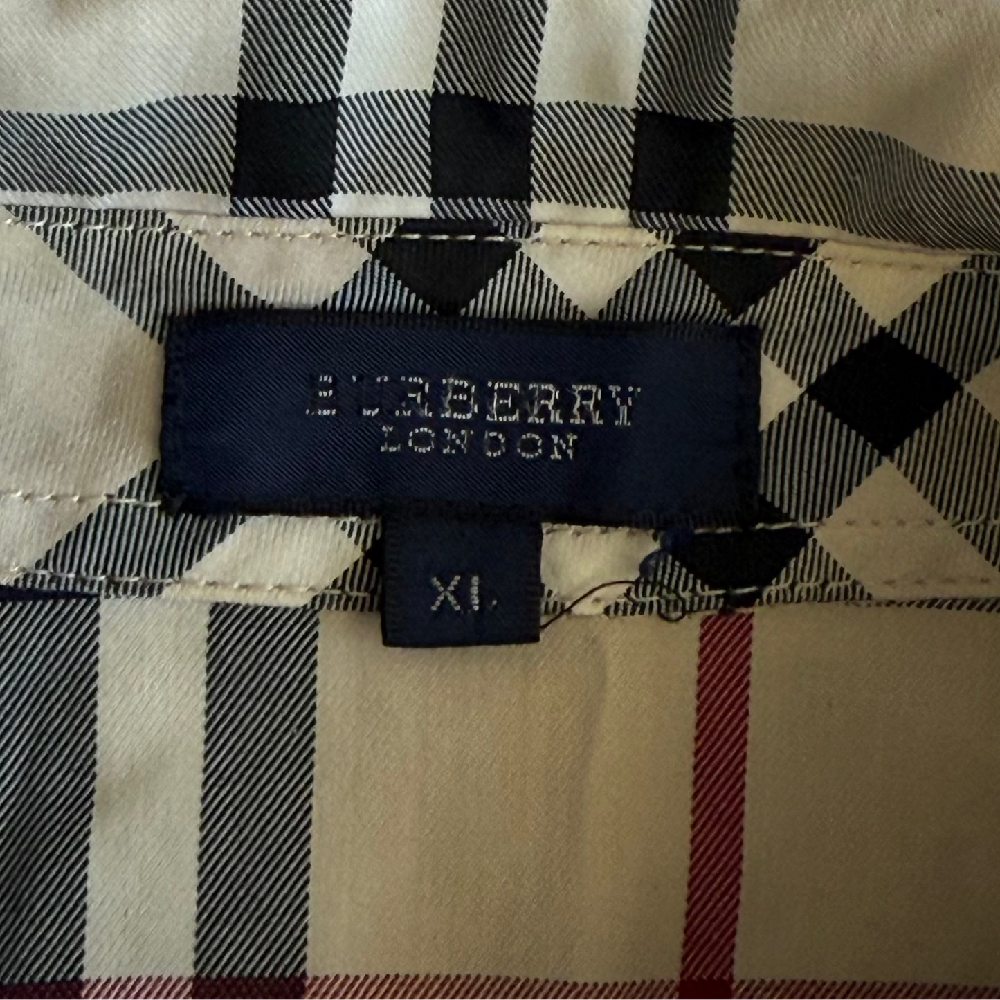 00s Burberry Button Up Shirt - Medium