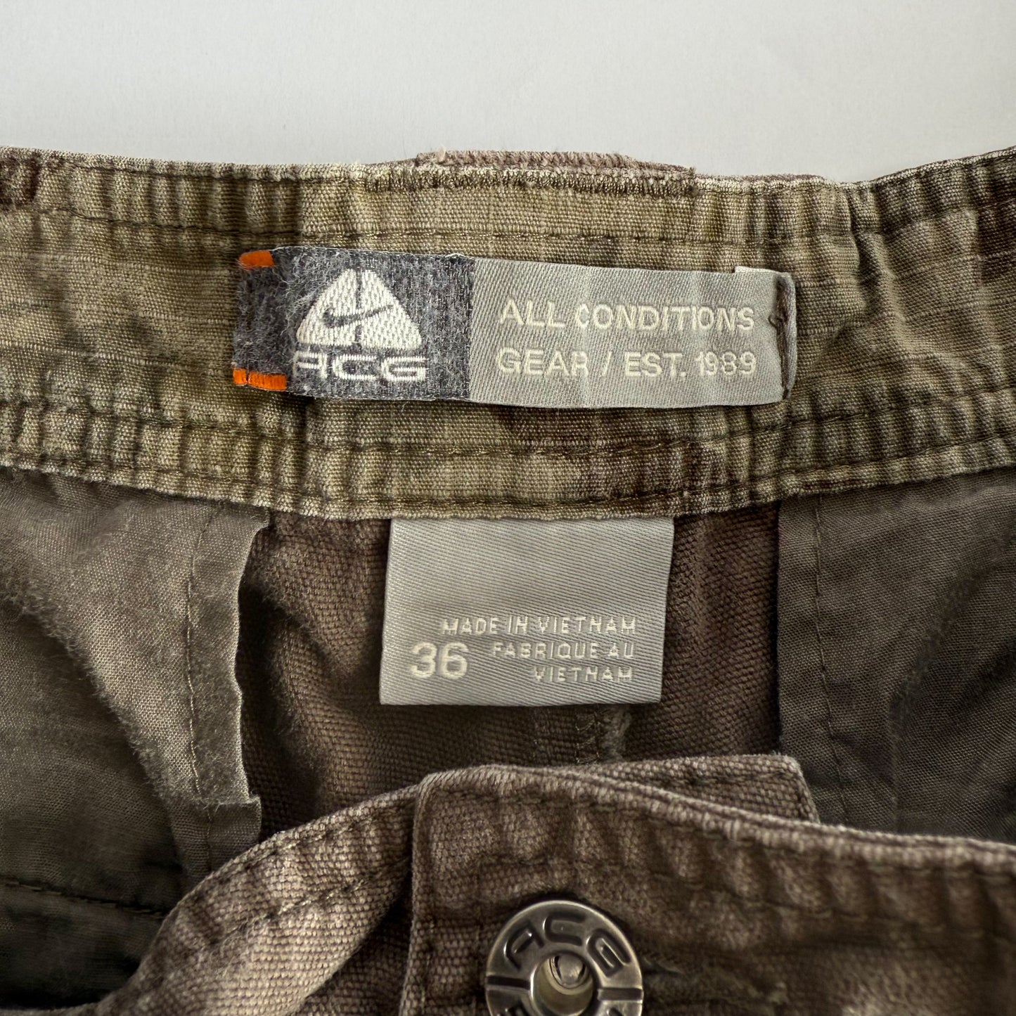 Nike ACG Cargo Shorts - 36”