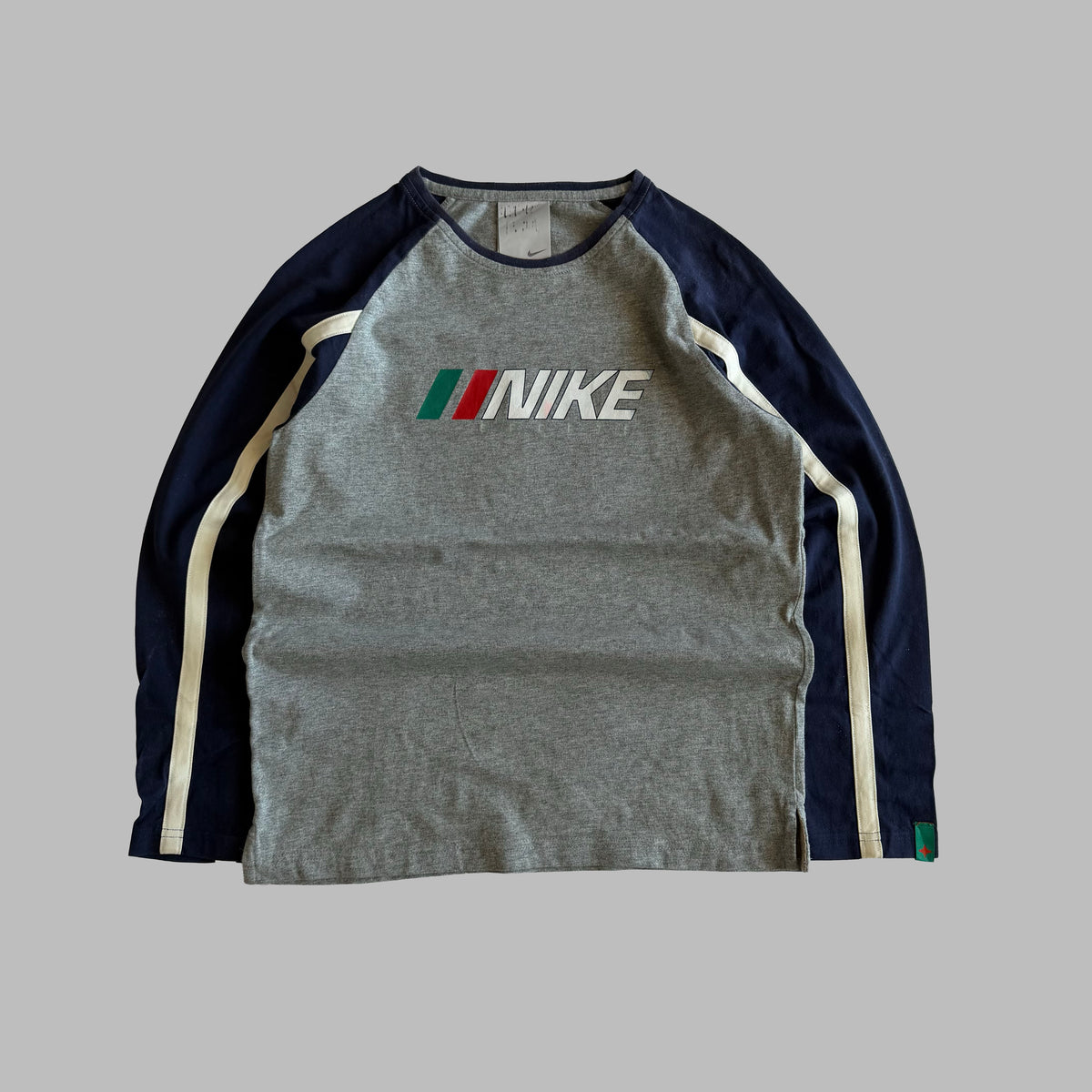 Y2K Nike Sport Raglan T-Shirt - S/M