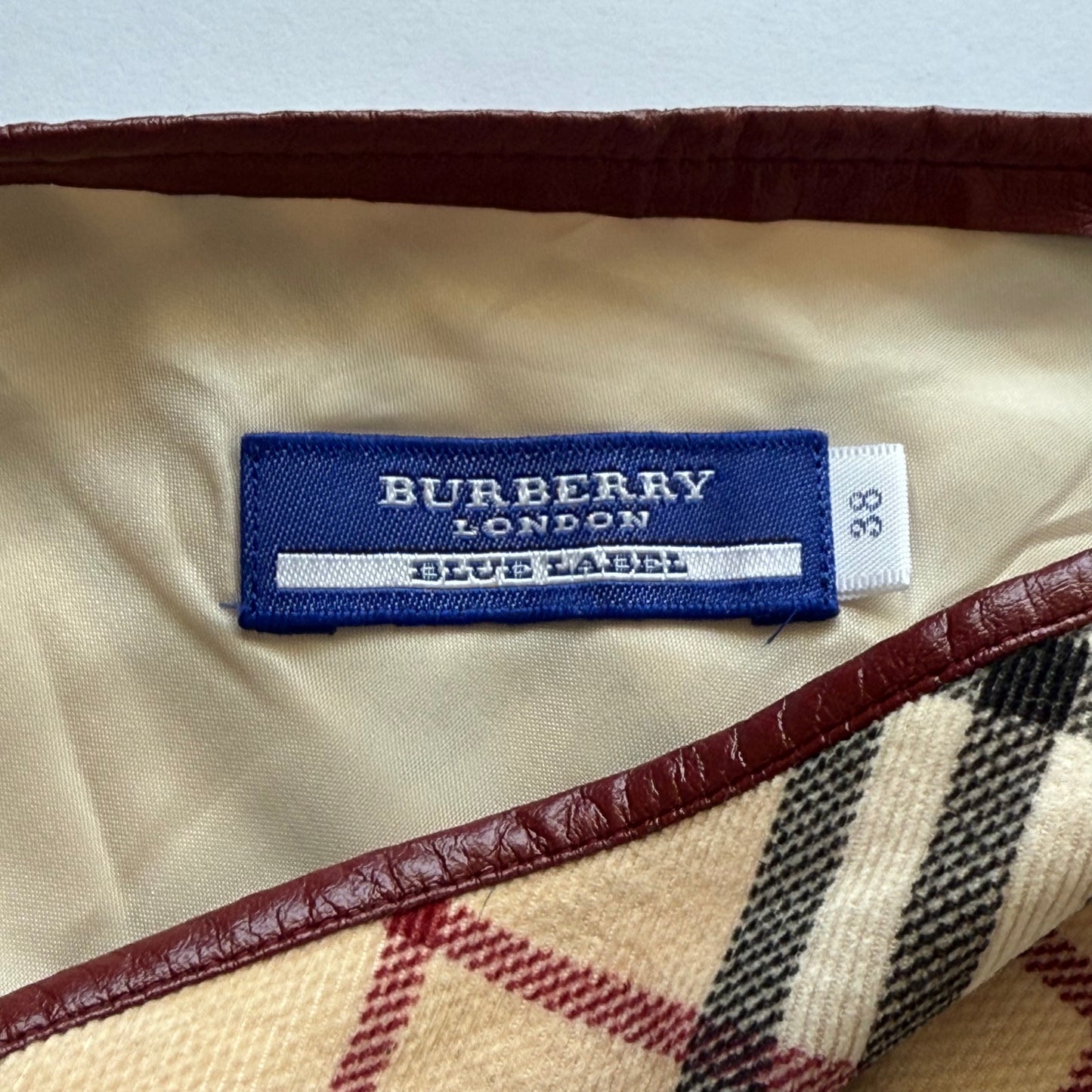 00s Burberry Midi Skirt - 26"