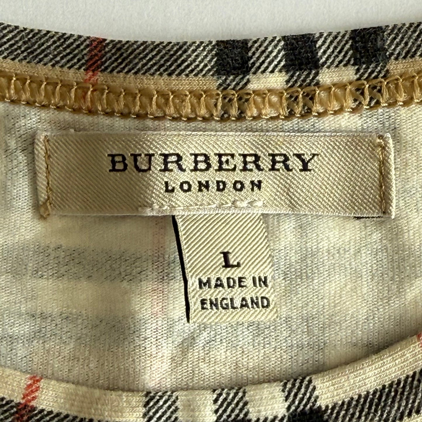 Burberry T-Shirt - Large