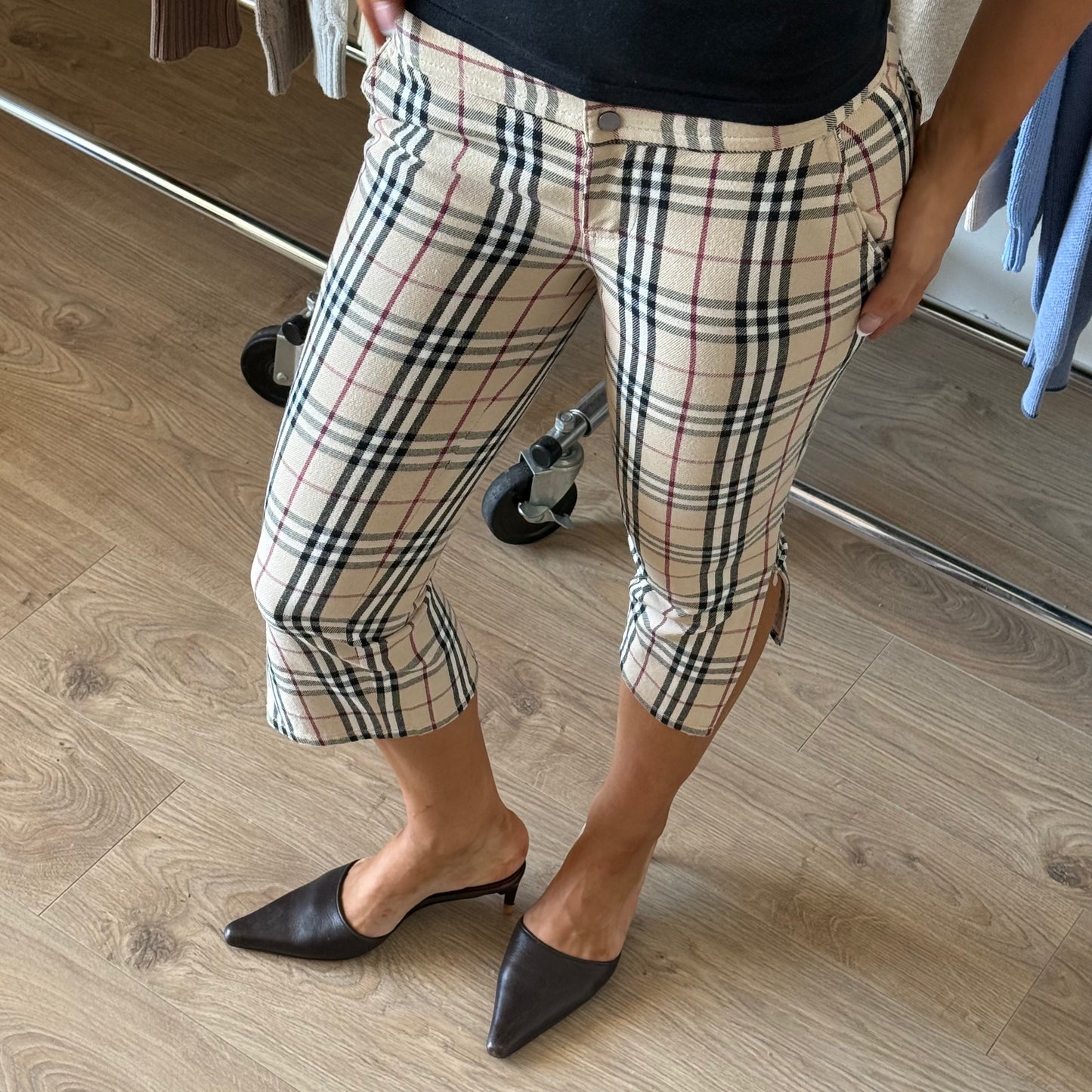 00s Burberry Capris - 25"