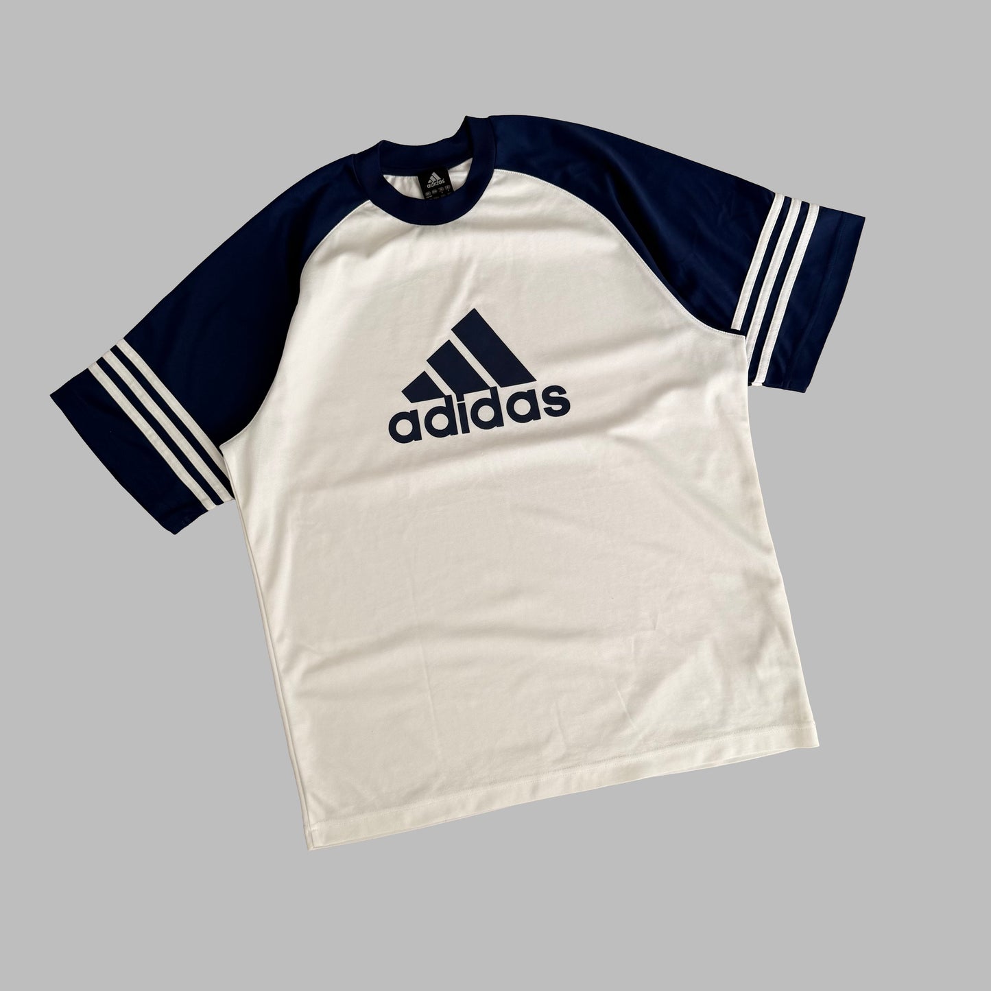Y2K Adidas Lightweight Raglan T-Shirt - L
