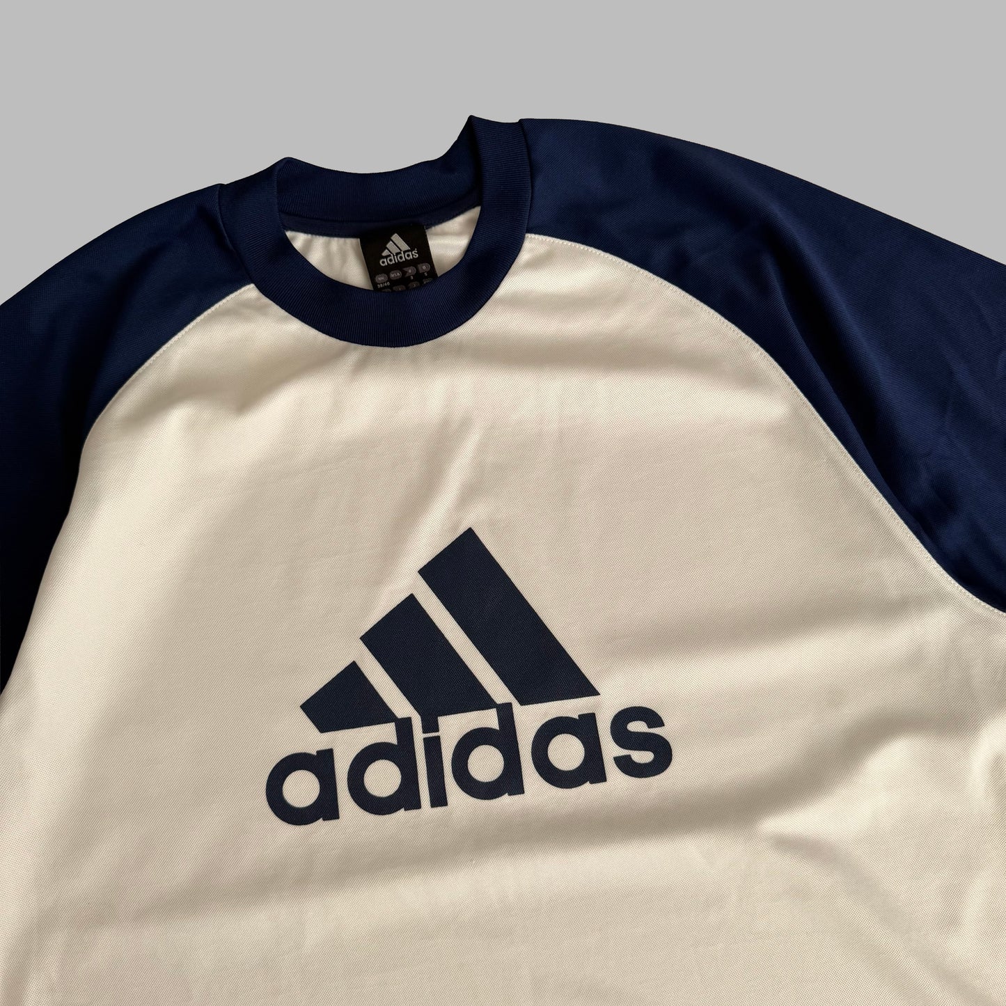 Y2K Adidas Lightweight Raglan T-Shirt - L