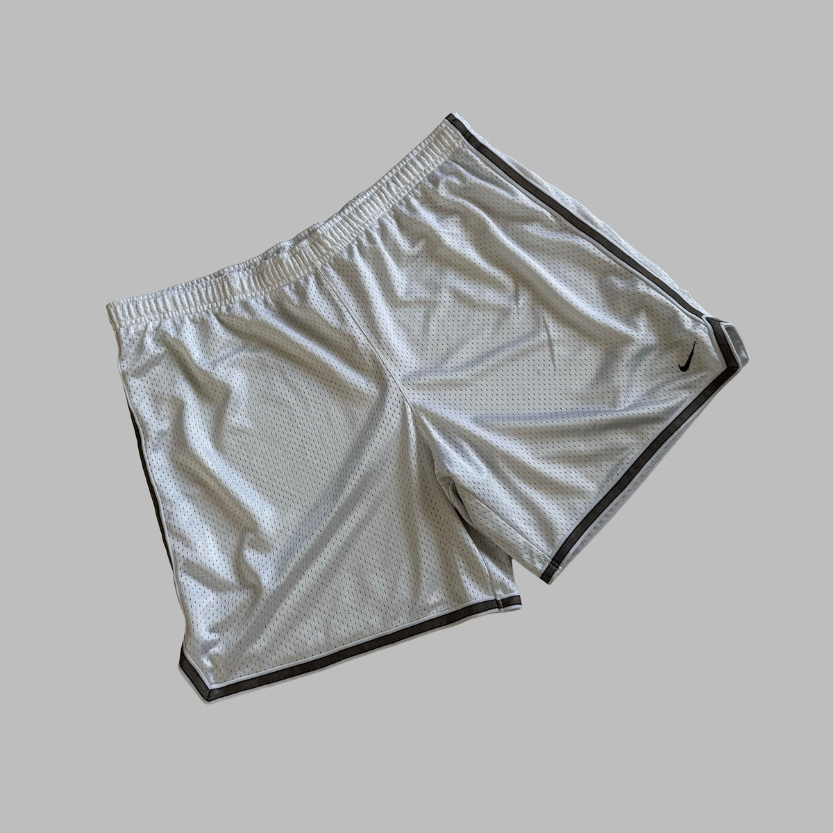 Y2K Nike Striped Lightweight Basketball Shorts - L