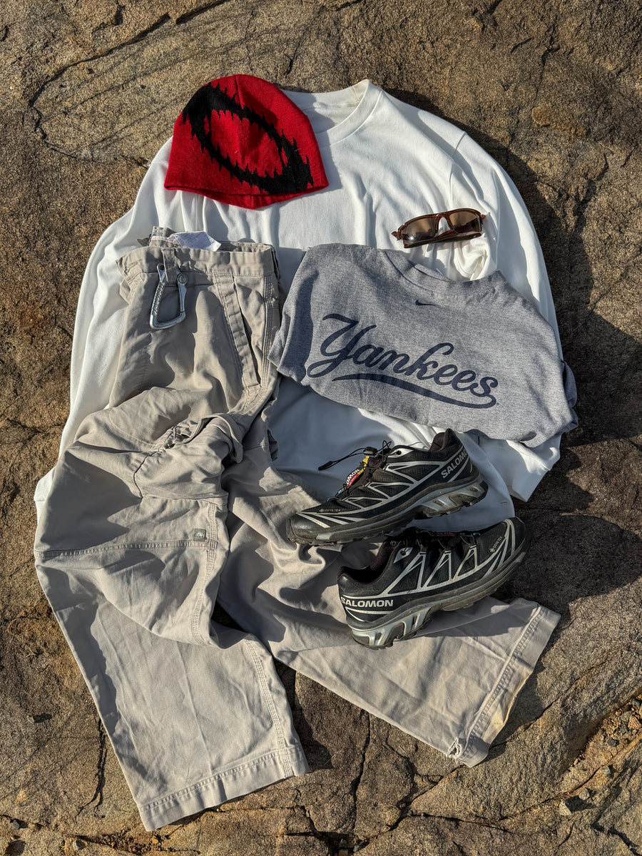 Yankees Longlseeve + Oakley Beanie + Nike Cargo Pants