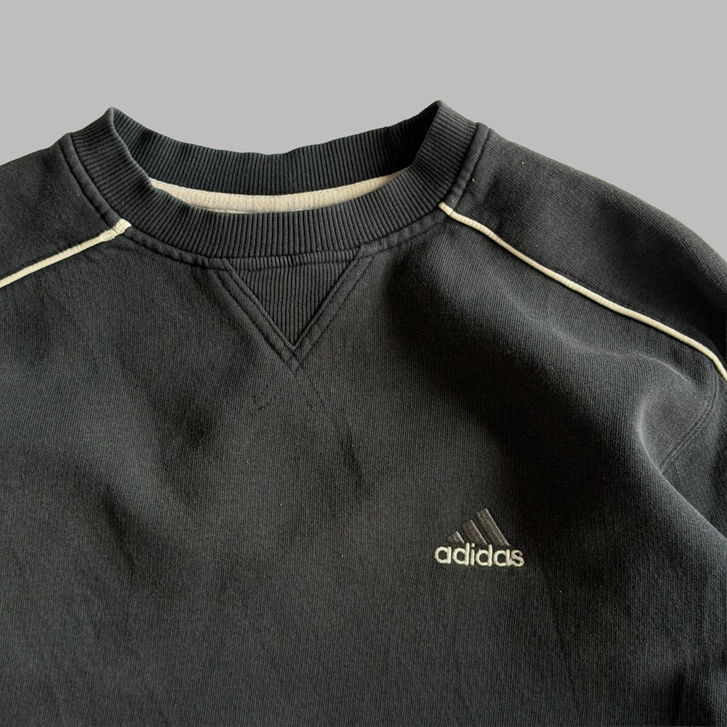 00s Adidas Sweatshirt - Medium