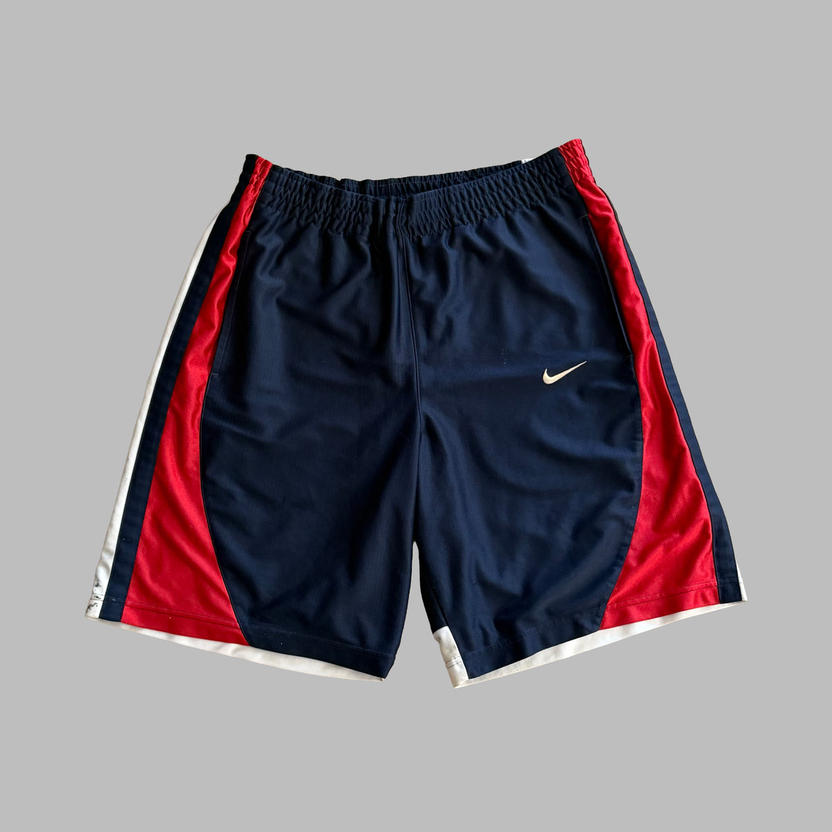 Y2K Nike Striped Heavyweight Basketball Shorts - M
