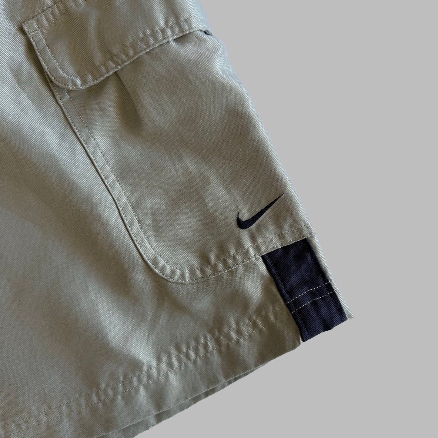 90s Nike Heavyweight Track Shorts - L
