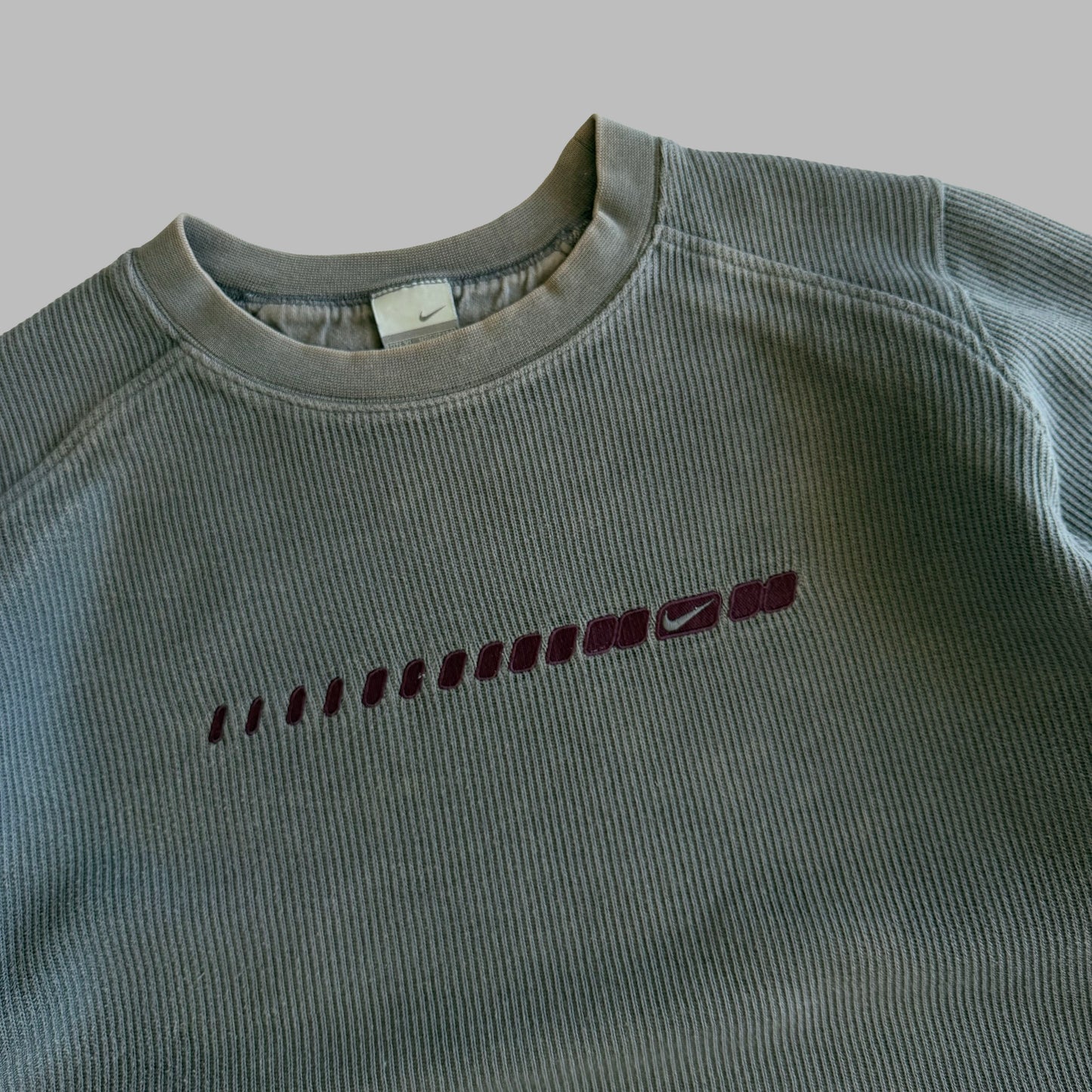 Y2K Nike Embroidered Ribbed Sweatshirt - XL