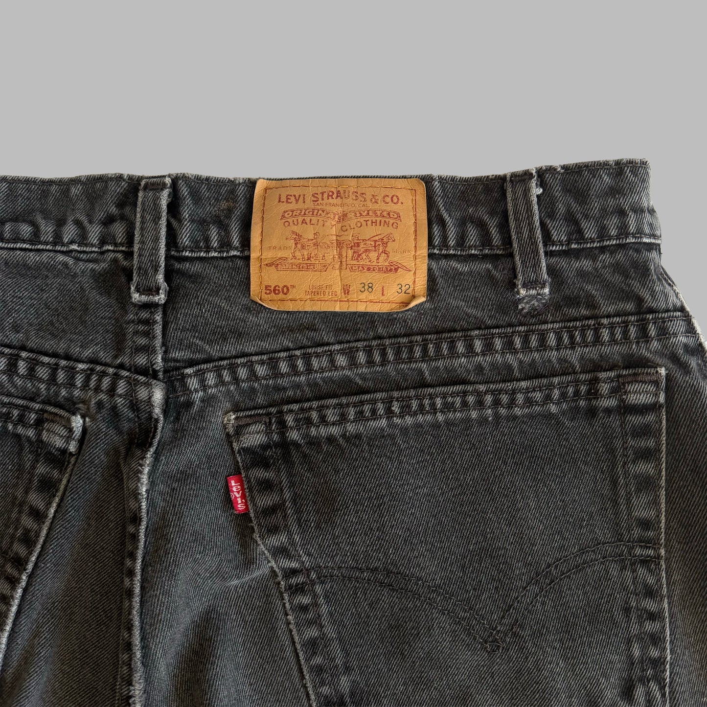 90s Levis 560 Paper Tag Barrel Jeans - 38 x 32