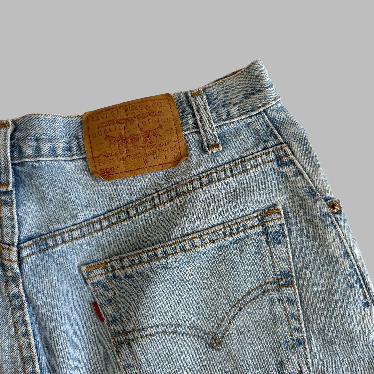 90s Levis 560 Paper Tag Barrel Jeans - 36 x 32