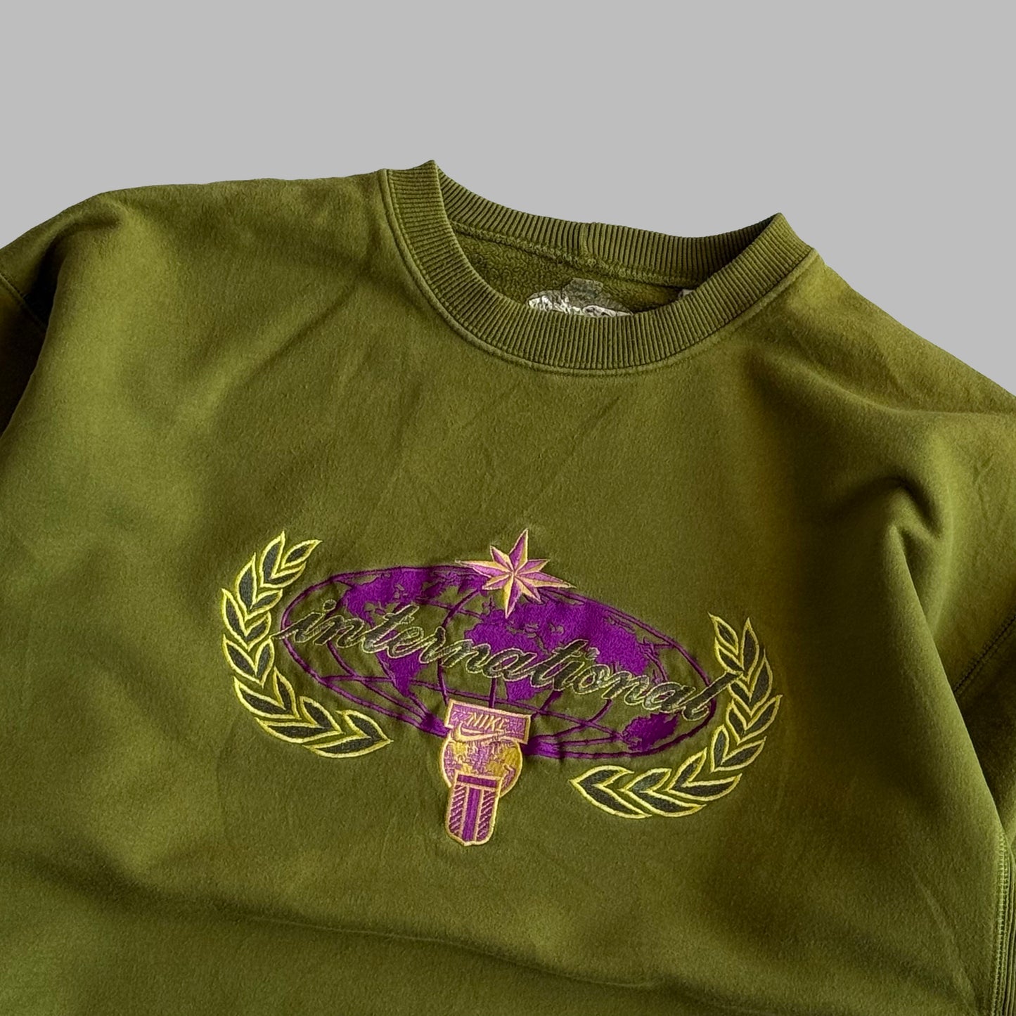 Nike International Sweatshirt - Large