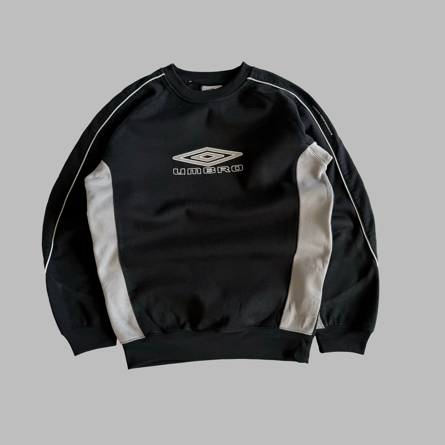00s Umbro Embroidered Sweatshirt - Medium