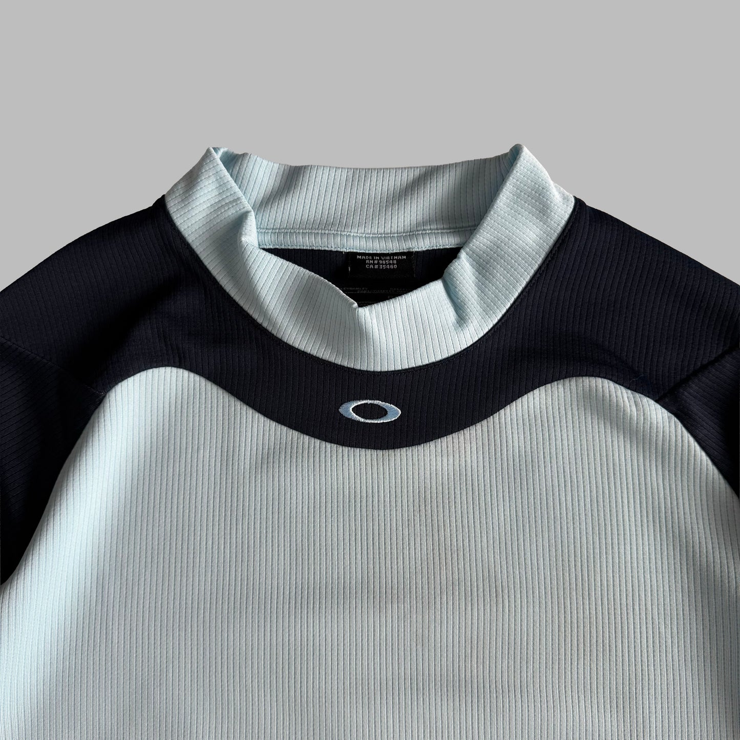 Y2K Oakley Panelled Activewear T-Shirt - L