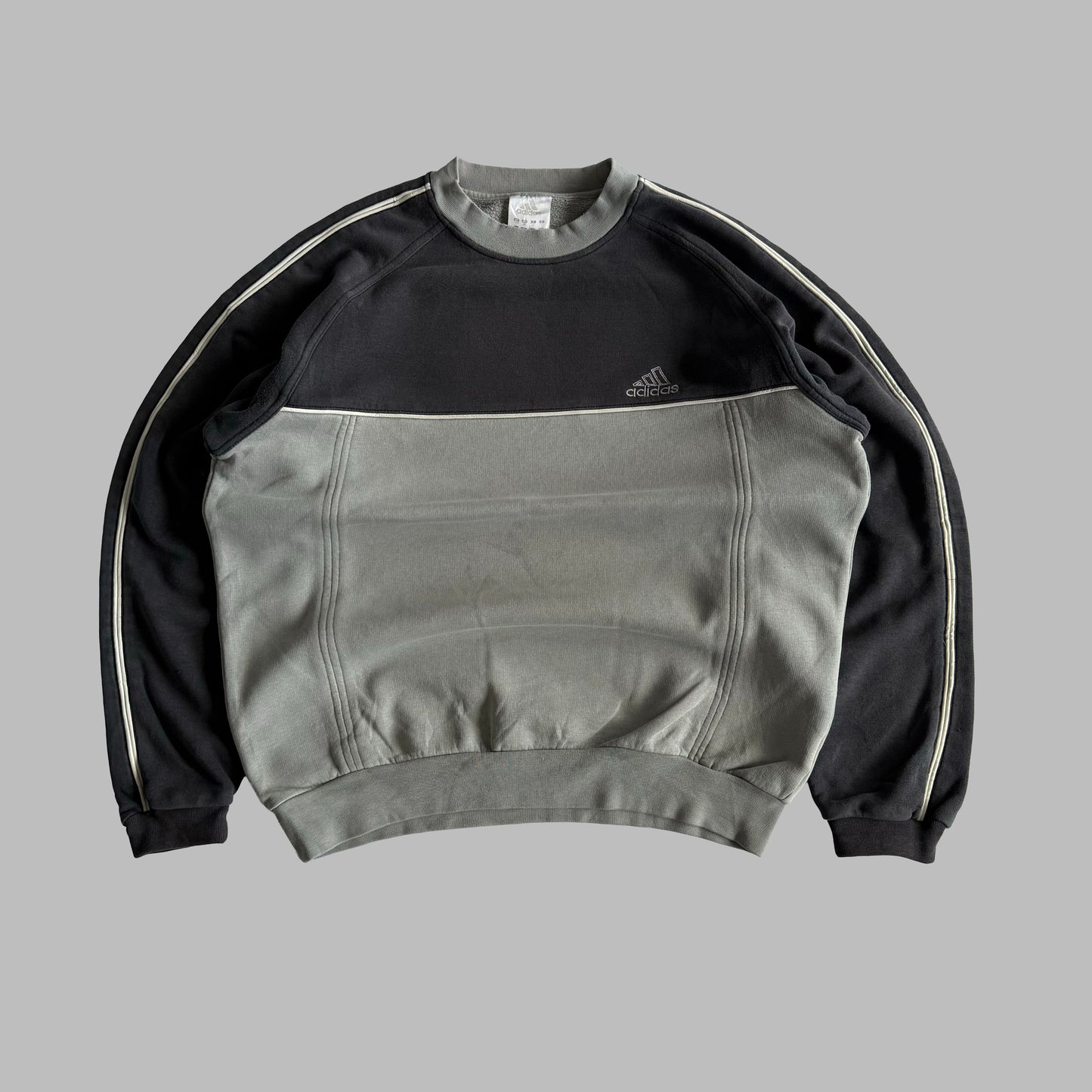 00s Adidas Sweatshirt - Meidum