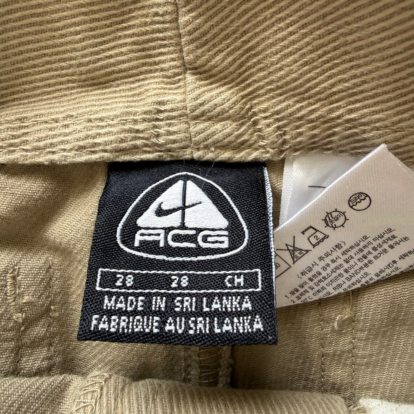 Nike ACG Cargo Shorts - 28"