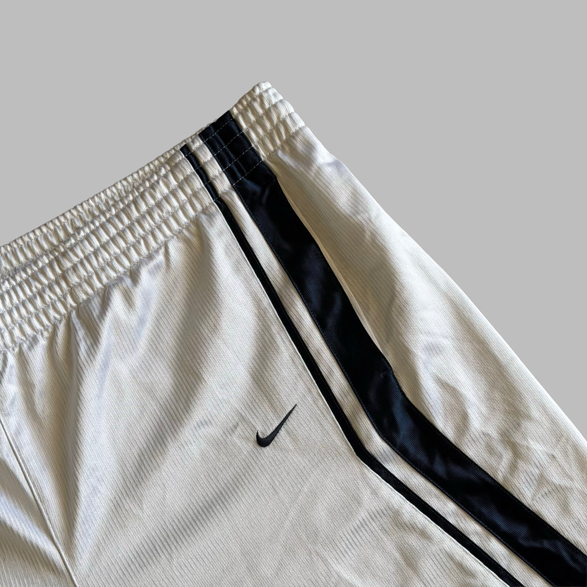 Y2K Nike Striped Heavyweight Basketball Shorts - L