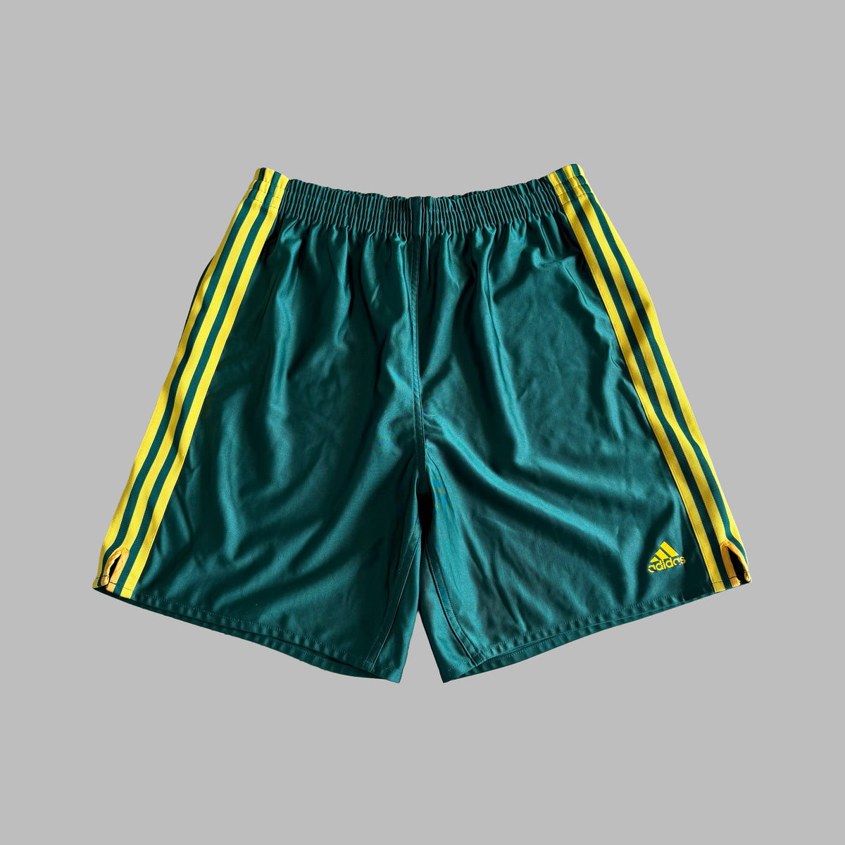 Y2K Adidas Three Stripe Basketball Shorts - M