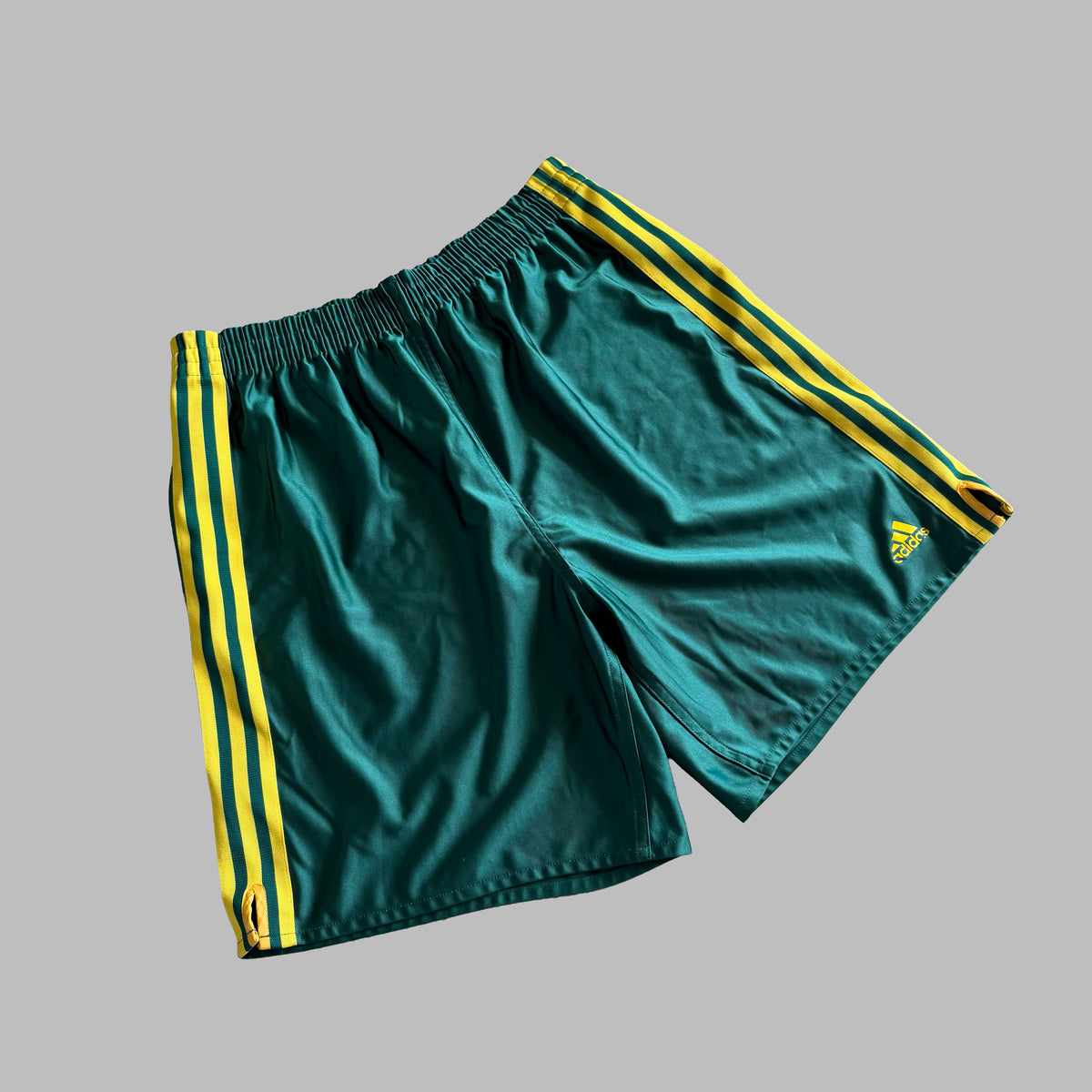 Y2K Adidas Three Stripe Basketball Shorts - M