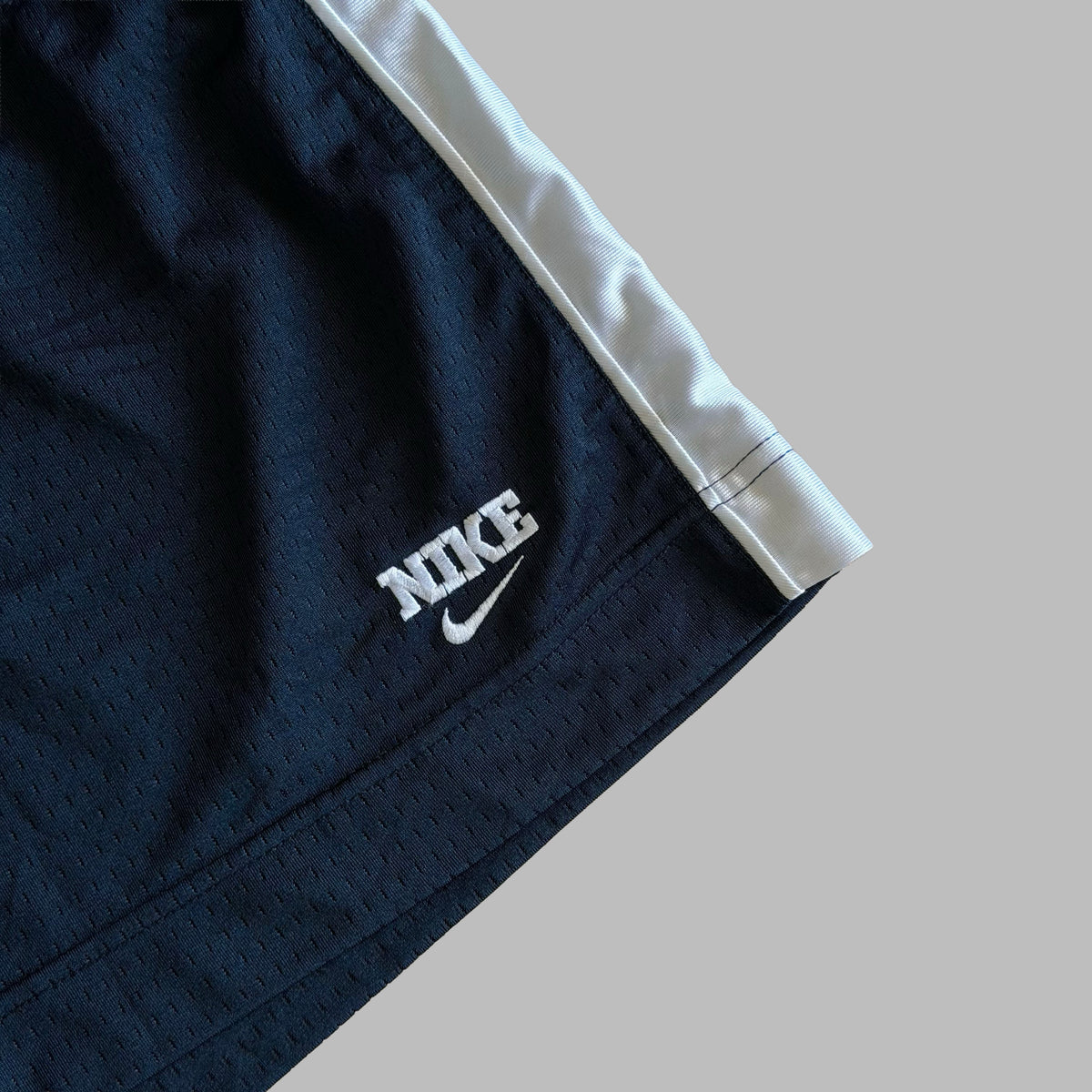 Y2K Nike Striped Mini Basketball Shorts - L