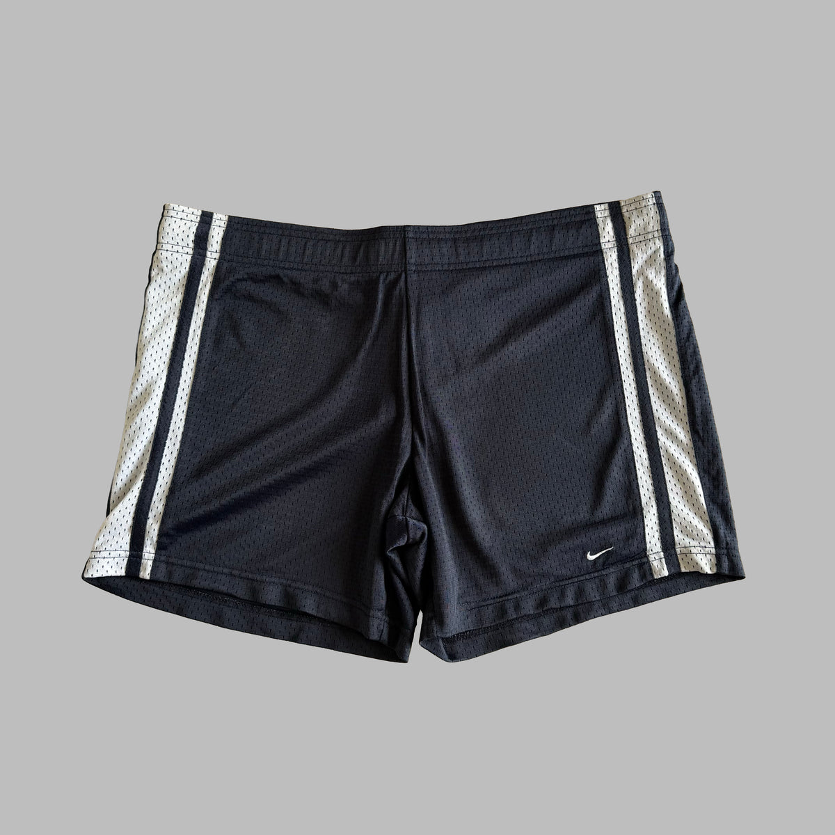 Y2K Nike Striped Mini Basketball Shorts - L